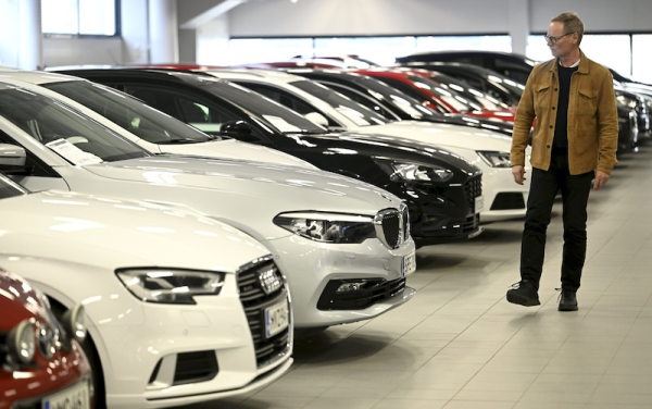 Finnish consumer confidence shows slight improvement, yet fewer eyeing property purchases
Finnish consumer confidence shows slight improvement, yet fewer eyeing property purchases