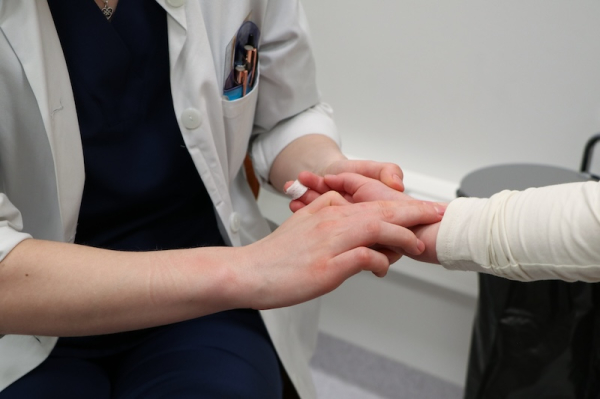 Government budget cuts threaten public healthcare, warns Finnish Medical Association
Government budget cuts threaten public healthcare, warns Finnish Medical Association