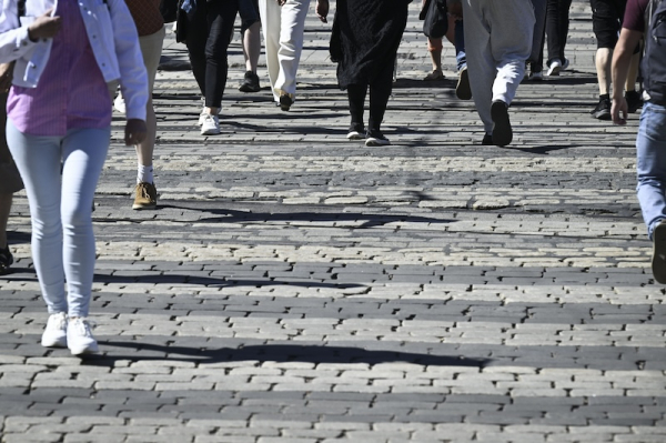 Threat of unemployment casts shadow over consumer spending
Threat of unemployment casts shadow over consumer spending