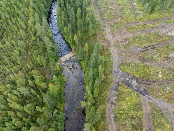 
					
				HS: Driver was instructed to drive across river with endangered mussels
			