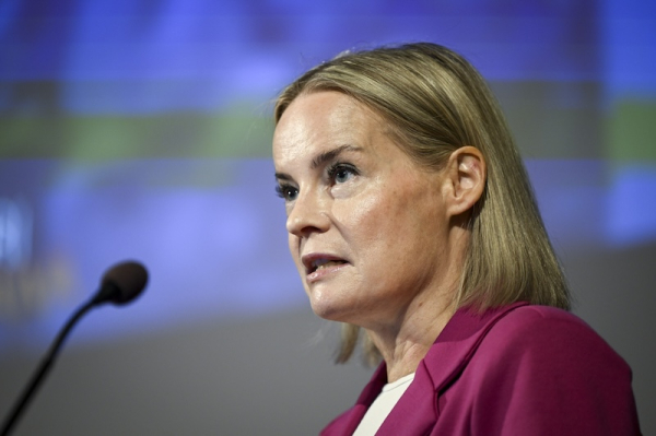 Riikka Purra defends Finns Party MPs joining nationalist torch march
Riikka Purra defends Finns Party MPs joining nationalist torch march