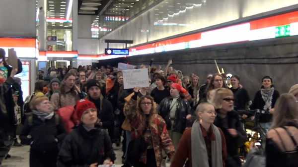 Protesters fill Helsinki Metro demanding affordable and free public transport
Protesters fill Helsinki Metro demanding affordable and free public transport