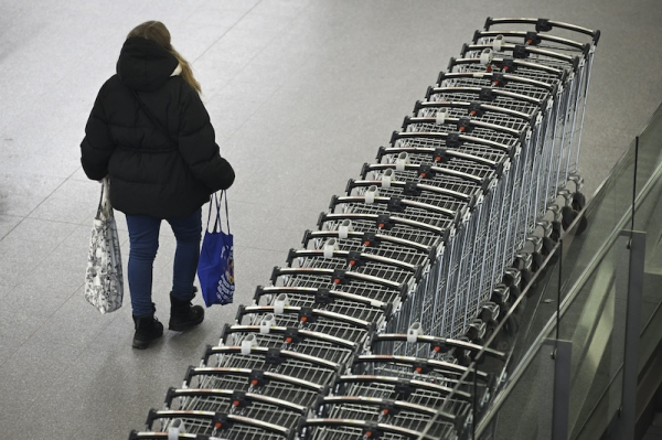 Consumer confidence weak as unemployment concerns grow
Consumer confidence weak as unemployment concerns grow