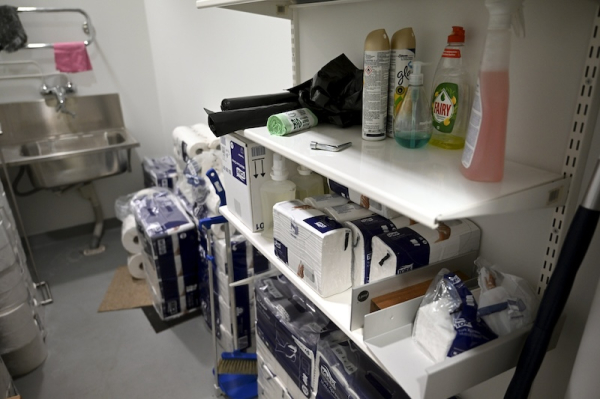 Police investigate Finnish cleaning companies over job extortion of Filipinos
			 
					
				Police investigate Finnish cleaning companies over job extortion of Filipinos