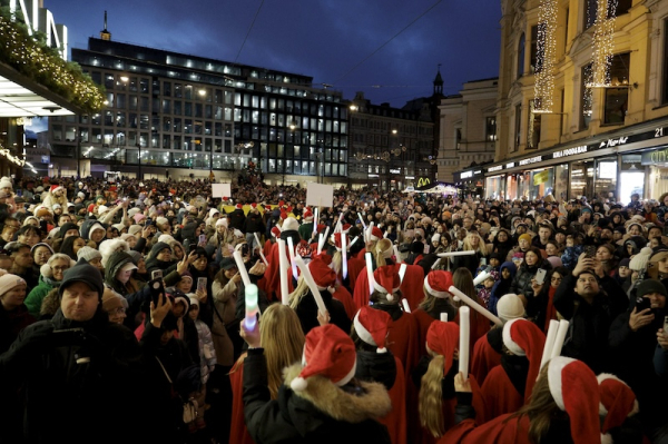 Christmas parade causes heavy congestion in central Helsinki
Christmas parade causes heavy congestion in central Helsinki